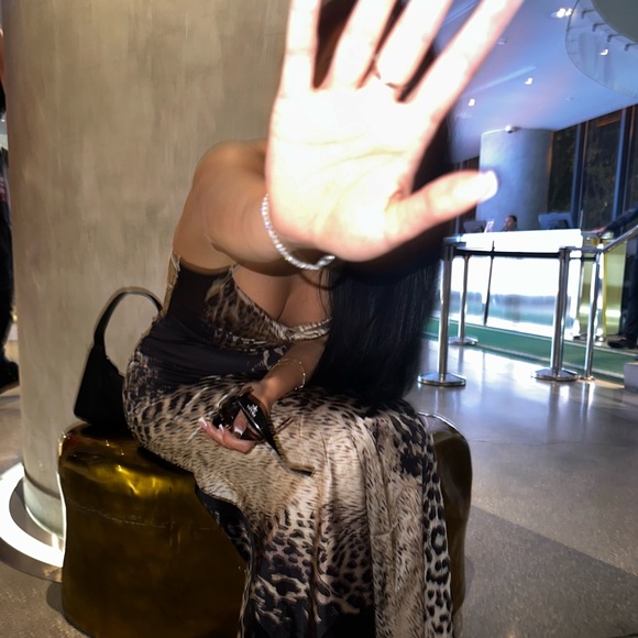 🔥MEET UR POSHER🔥 - Picture 3 of 4